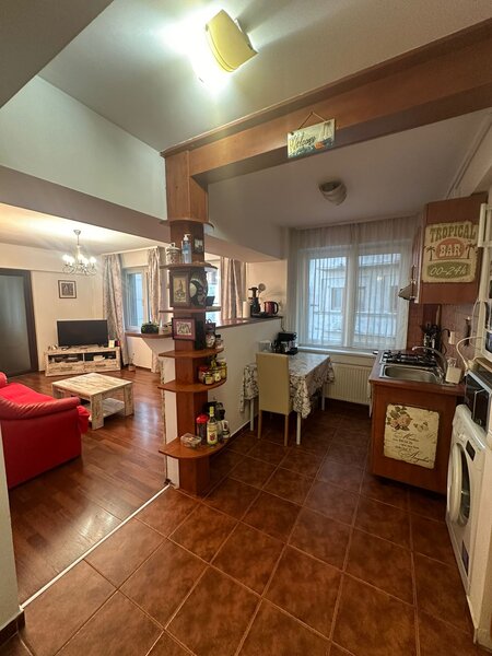 Ultracentral, str. Batistei nr. 9, inchiriez apartament 2 camere,