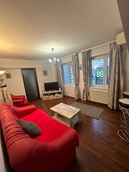 Ultracentral, str. Batistei nr. 9, inchiriez apartament 2 camere,